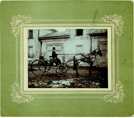 Восемь фотографий из собраний В.Г. Лидина: